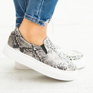 Qupid Royal-02C Stone and Black Snake-Embossed Flatform Sneakers 6.5 New w/o Box